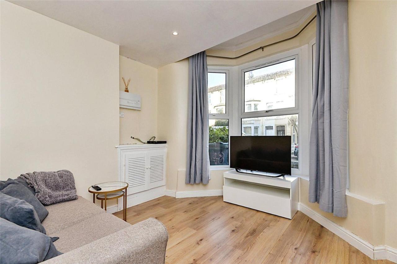 Beautiful Townhouse In Morecambe Εξωτερικό φωτογραφία
